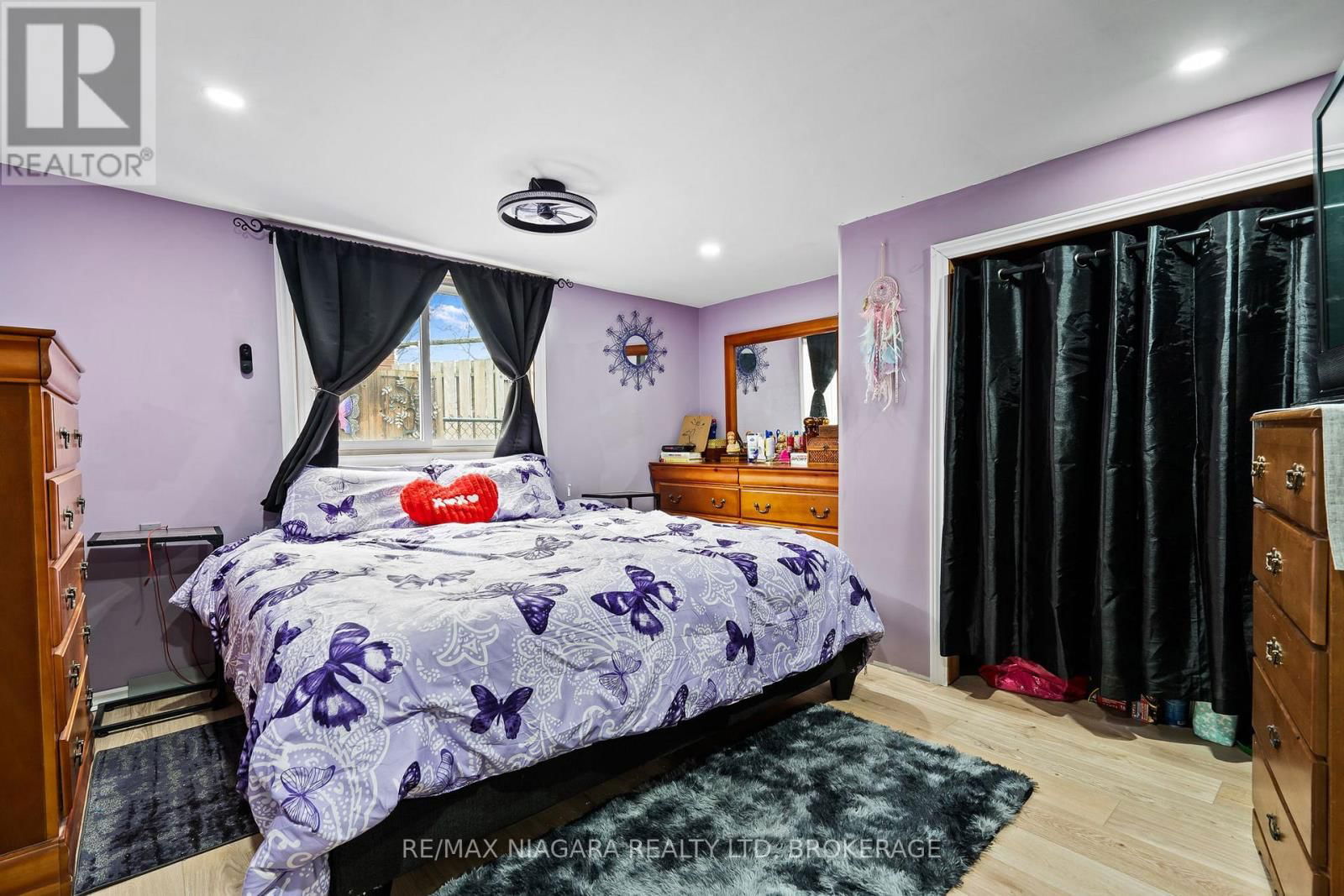 477 BELL STREET Image 39