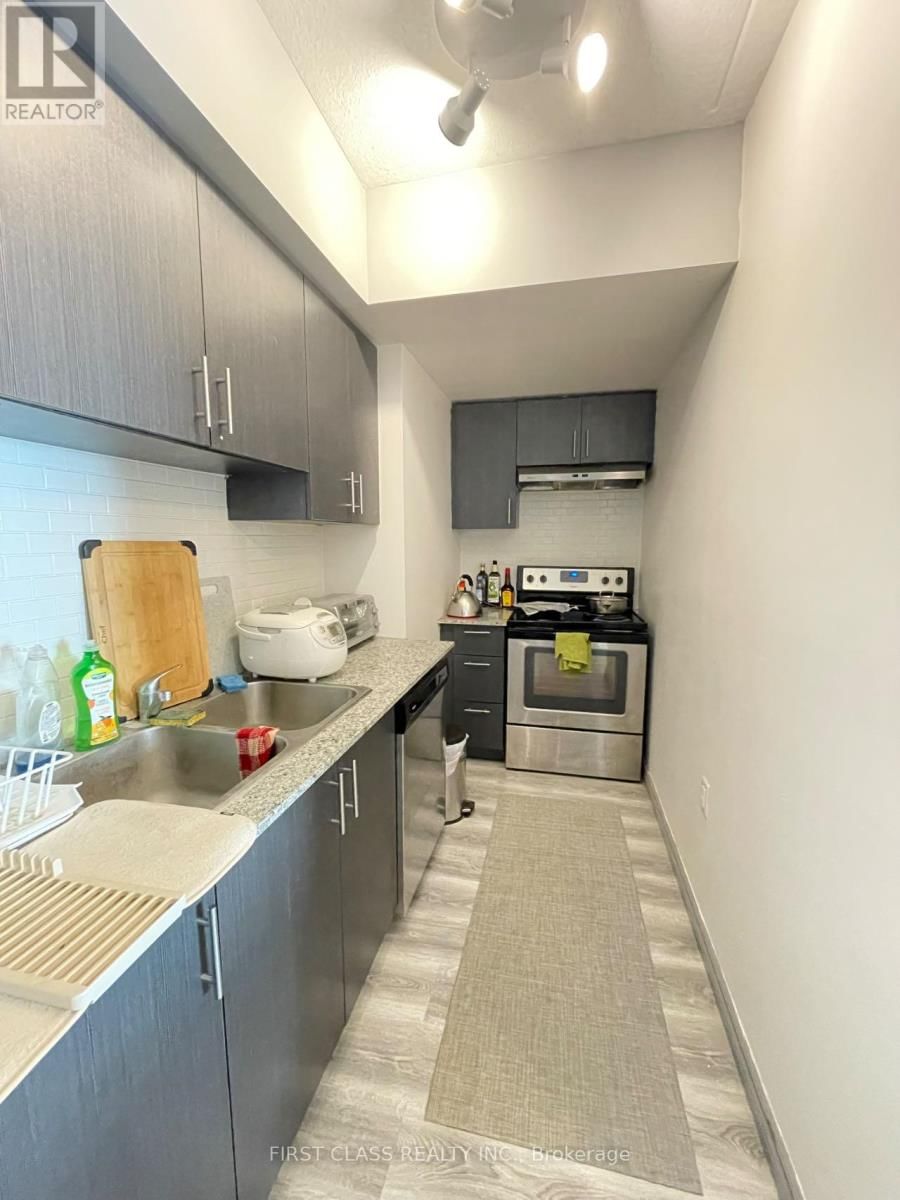 F405 - 275 LARCH STREET Image 3