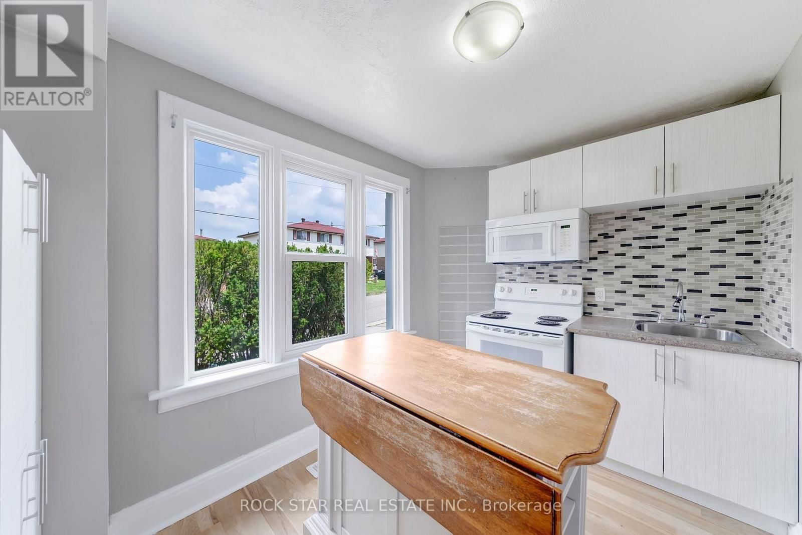 227 FAIRWAY ROAD NORTH Image 18
