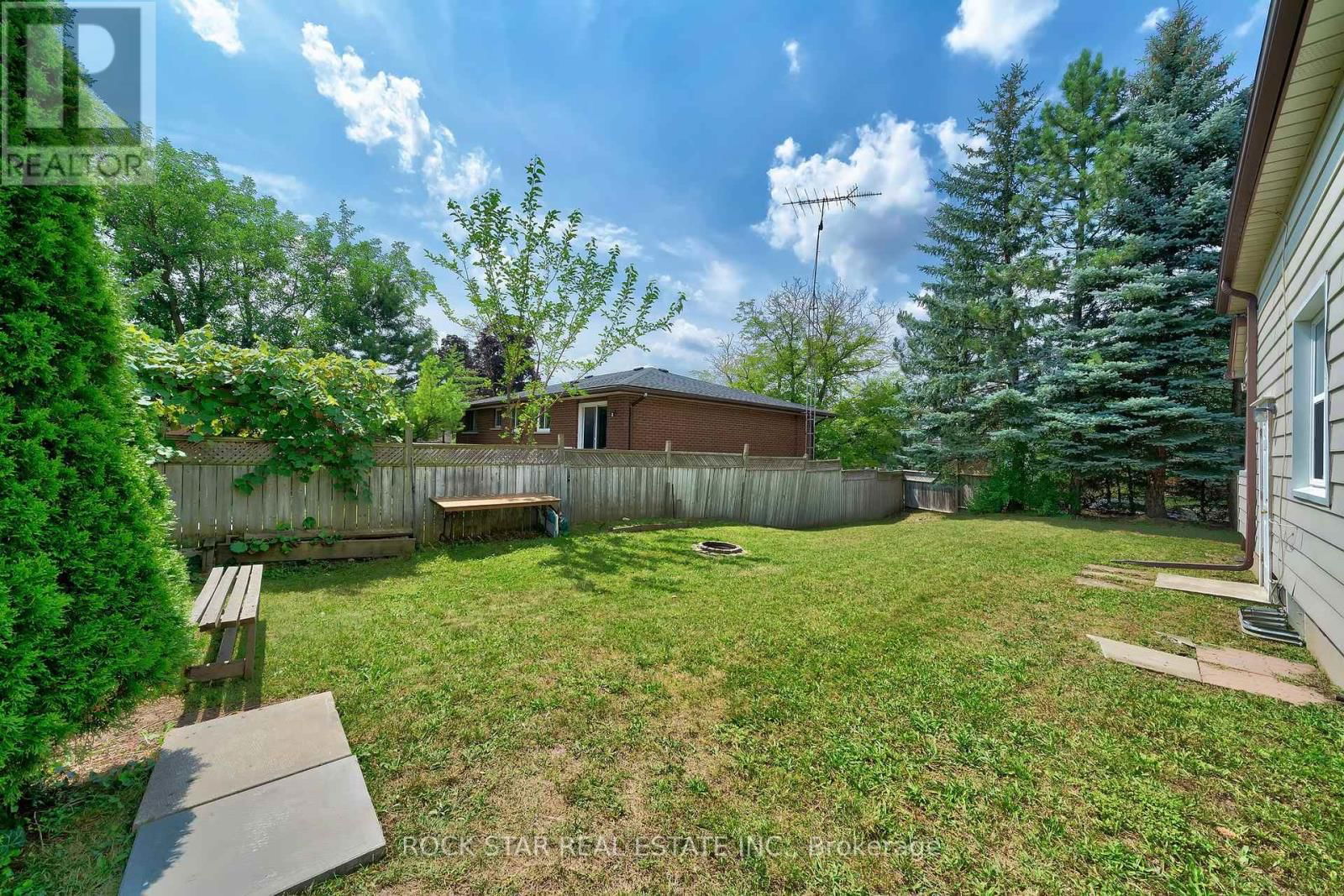 227 FAIRWAY ROAD NORTH Image 27