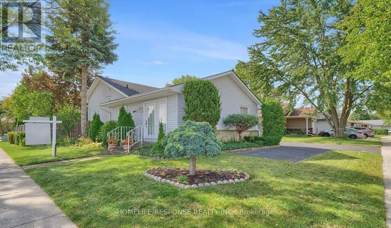 1 RENNY CRESCENT Image 1