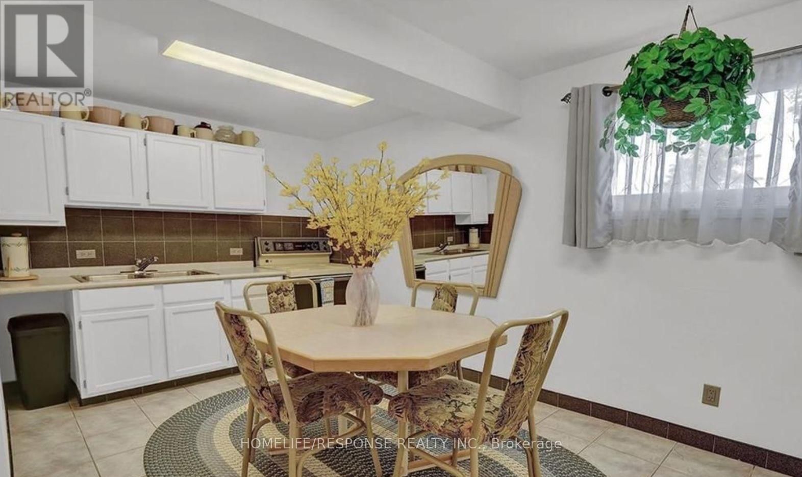 1 RENNY CRESCENT Image 15