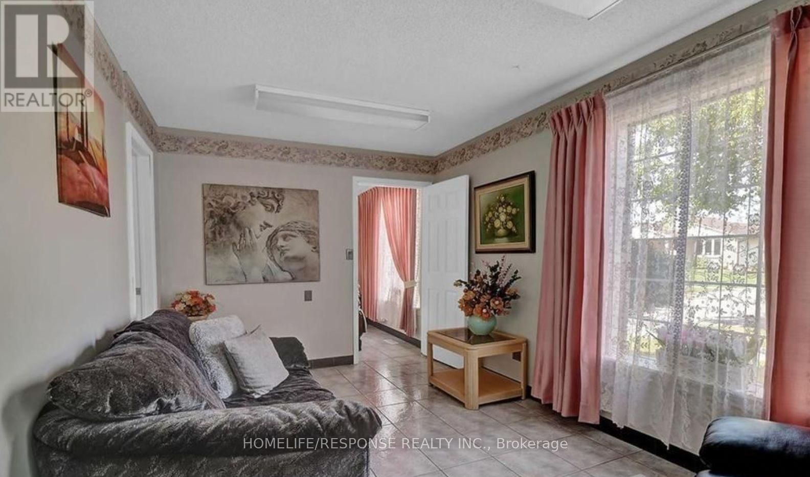 1 RENNY CRESCENT Image 7