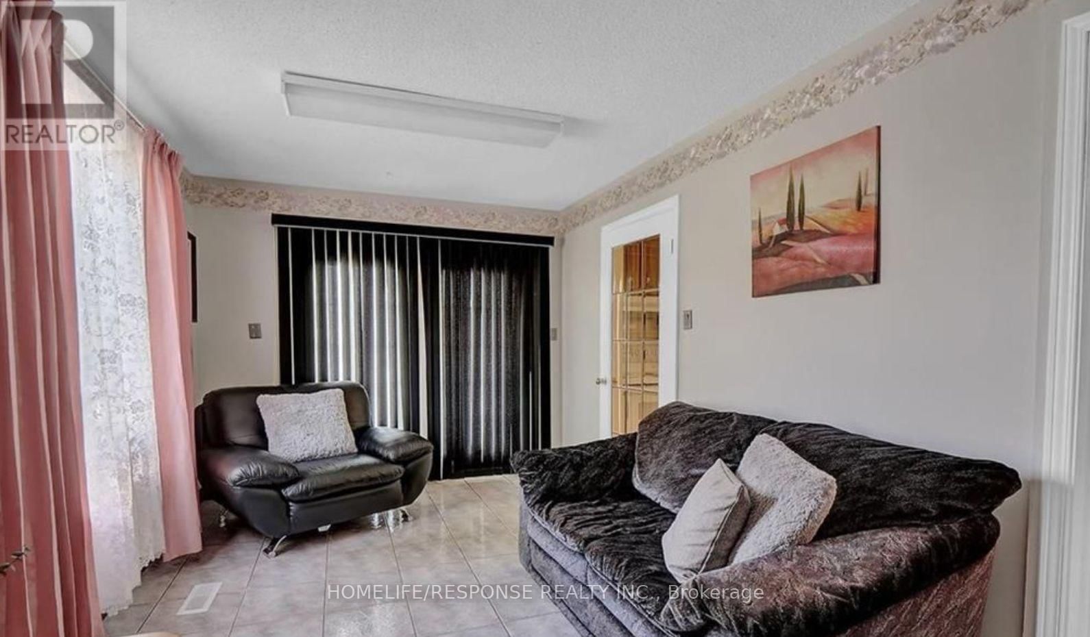 1 RENNY CRESCENT Image 8