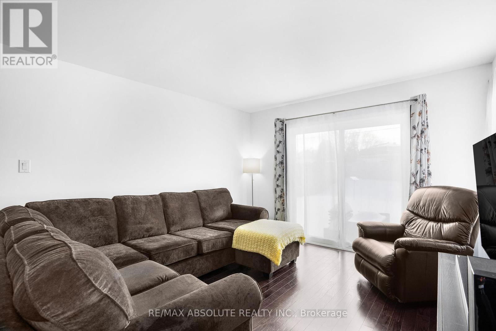 625 ROBERT STREET Image 12