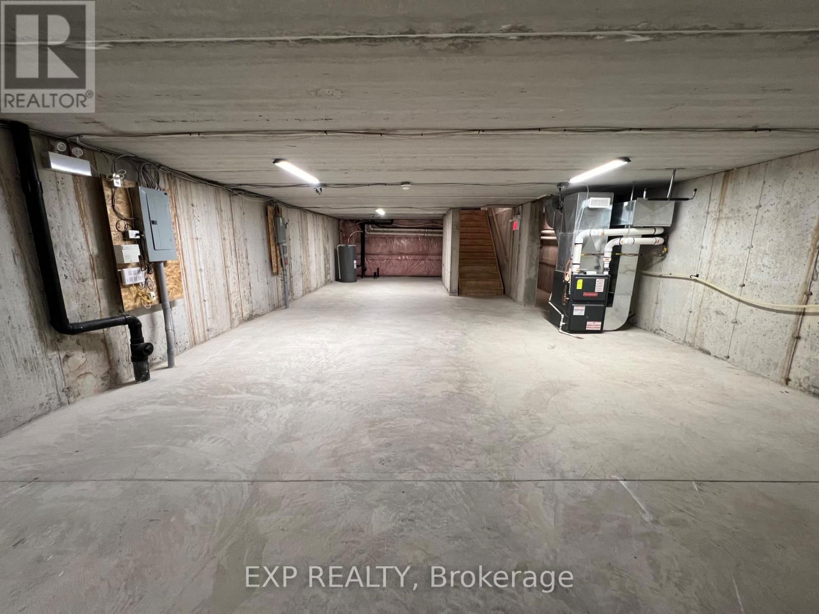 128 KING STREET WEST Image 13