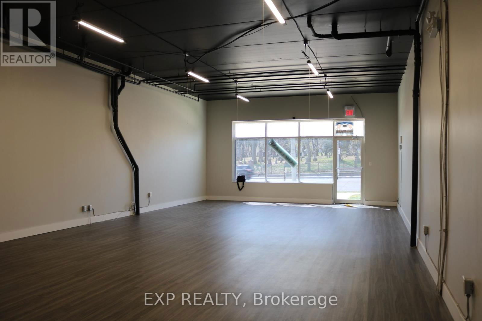 128 KING STREET WEST Image 4