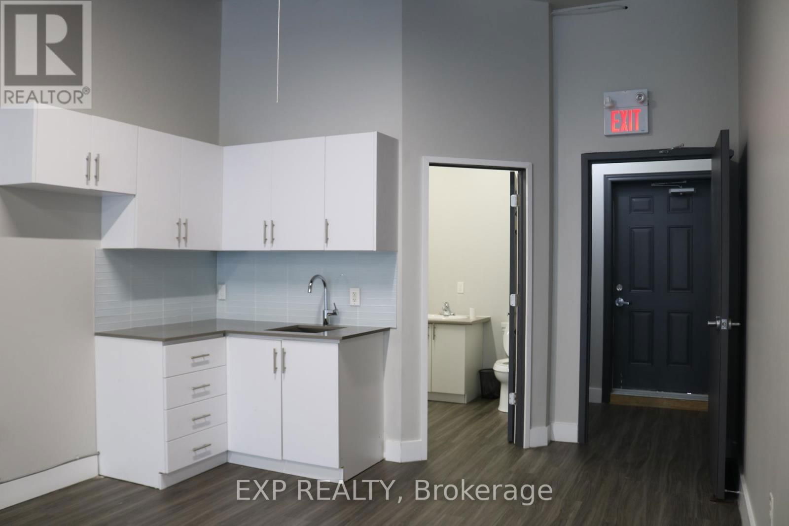 128 KING STREET WEST Image 7