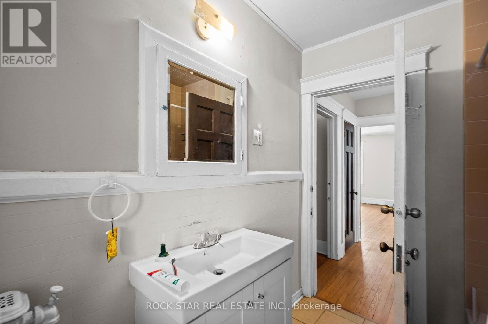 49 PROCTOR BOULEVARD Image 27