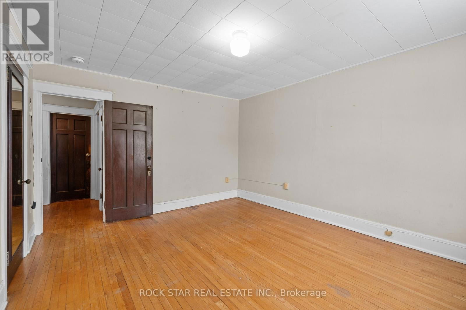 49 PROCTOR BOULEVARD Image 32