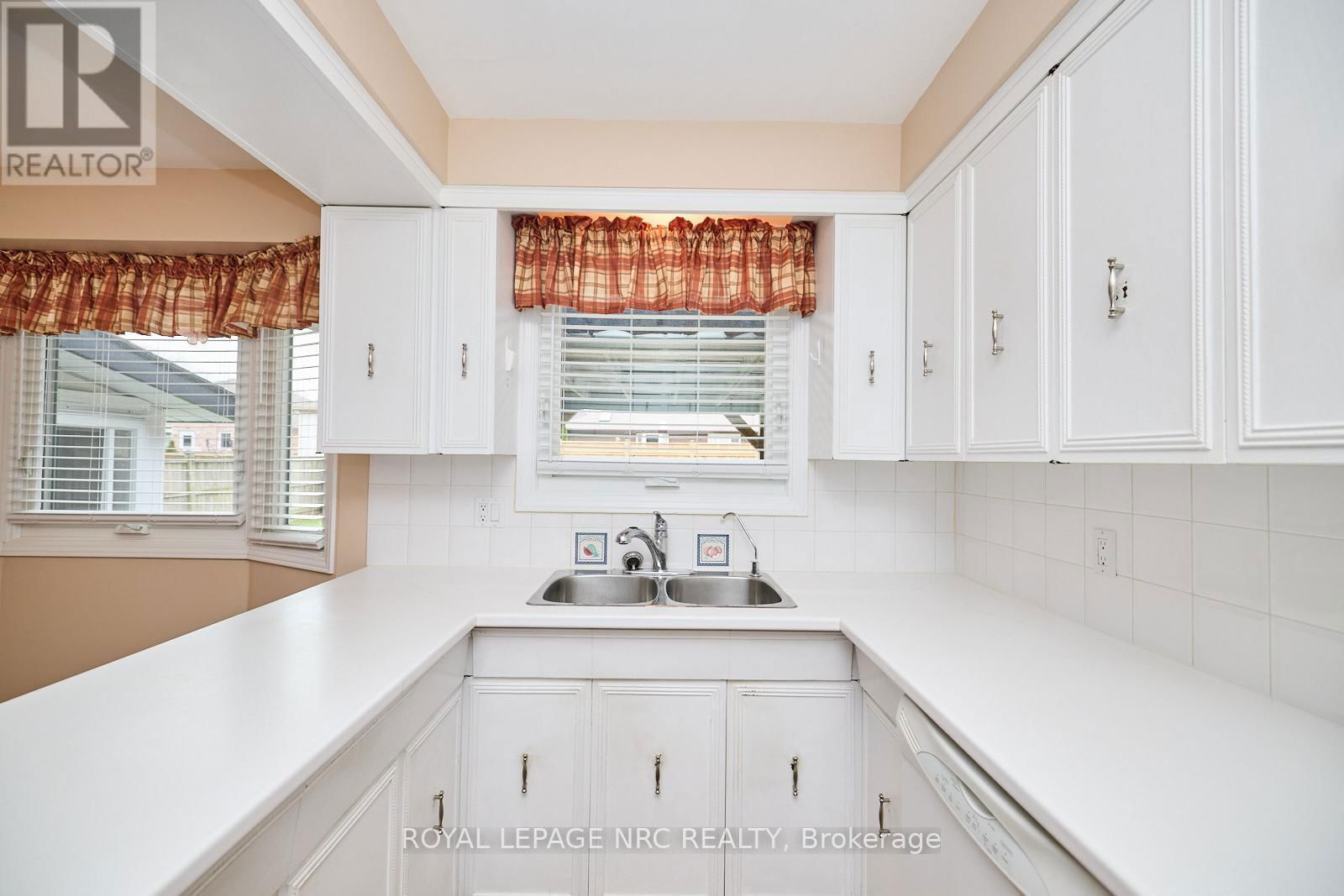 2545 WOODFIELD AVENUE Image 11