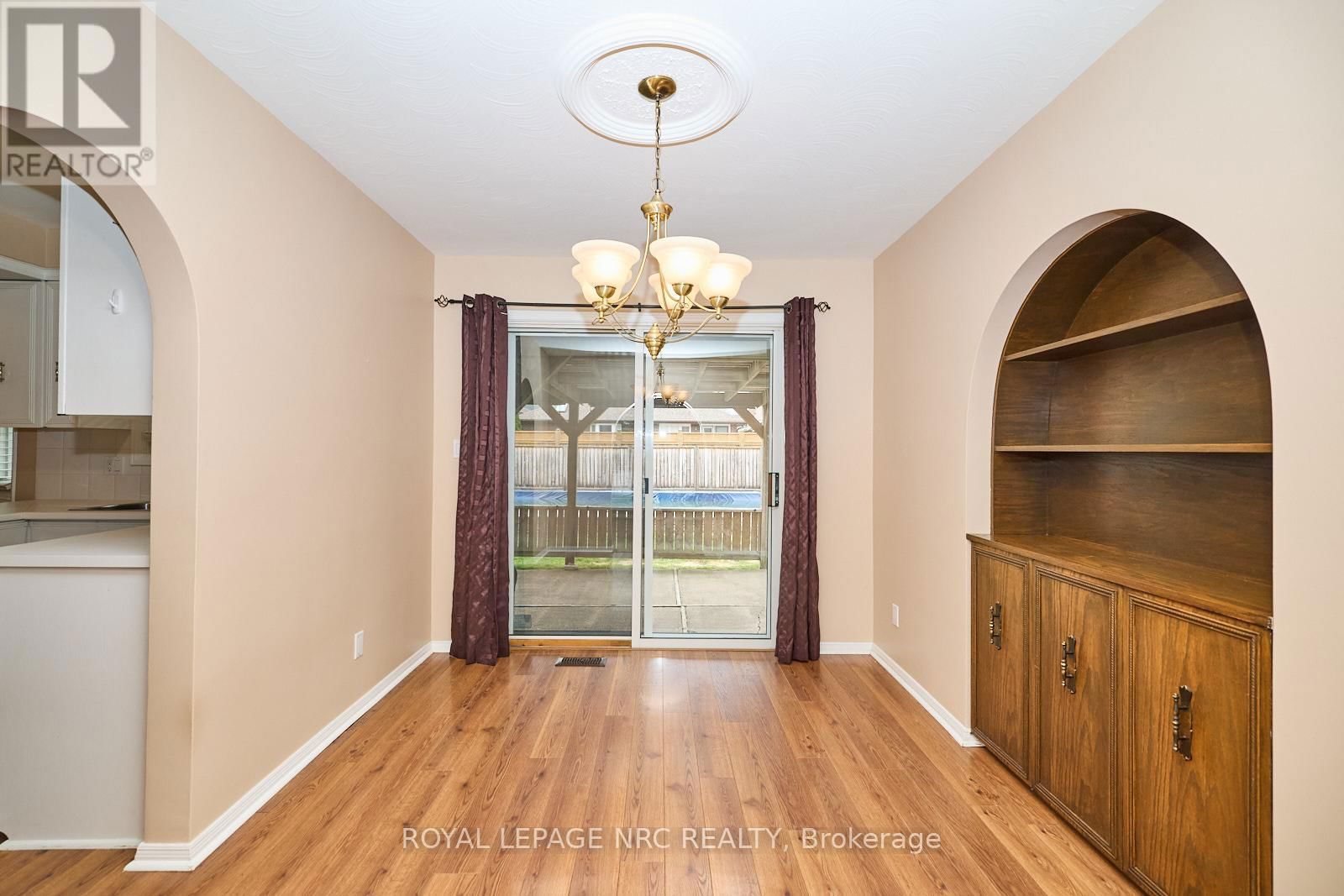2545 WOODFIELD AVENUE Image 22
