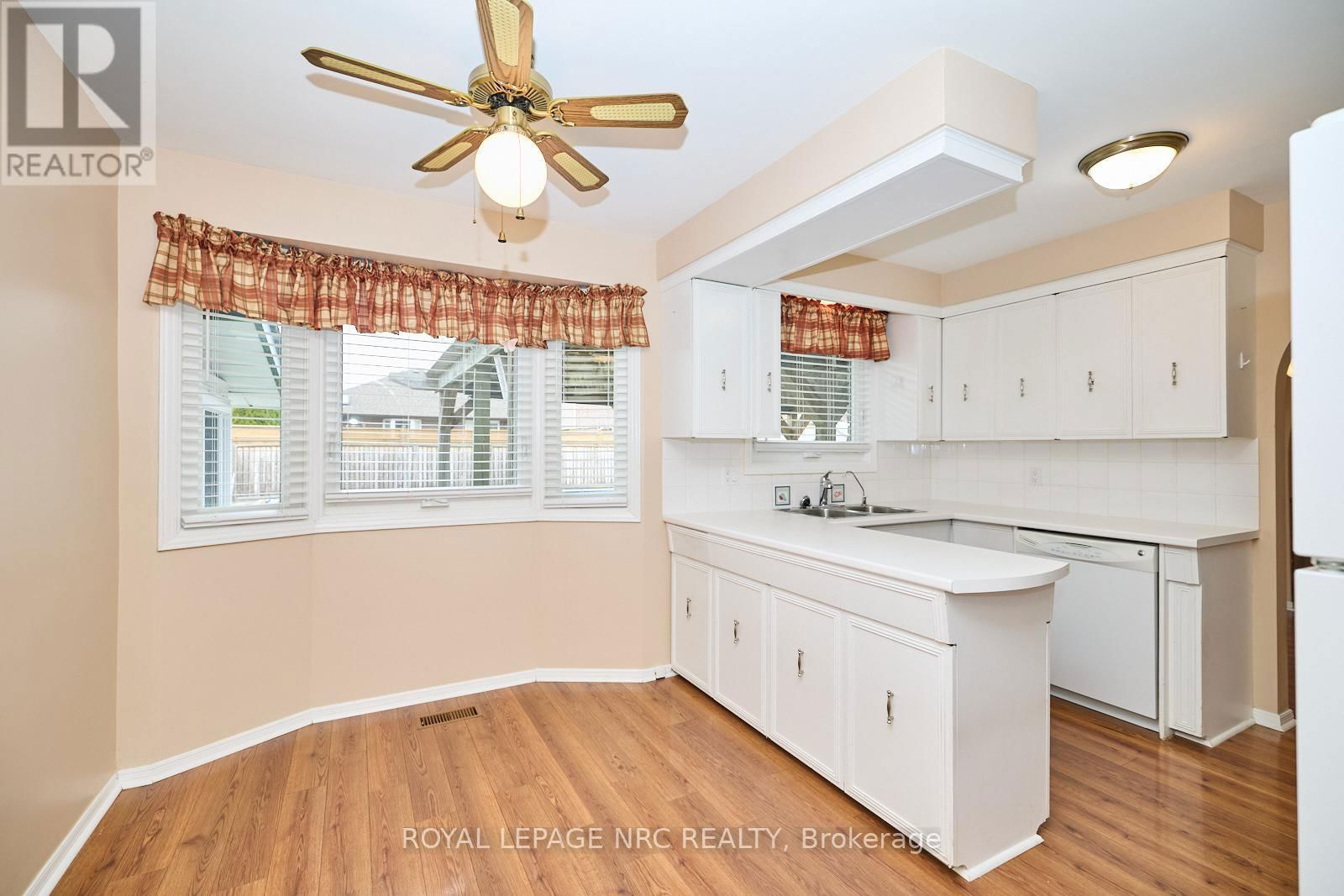 2545 WOODFIELD AVENUE Image 24