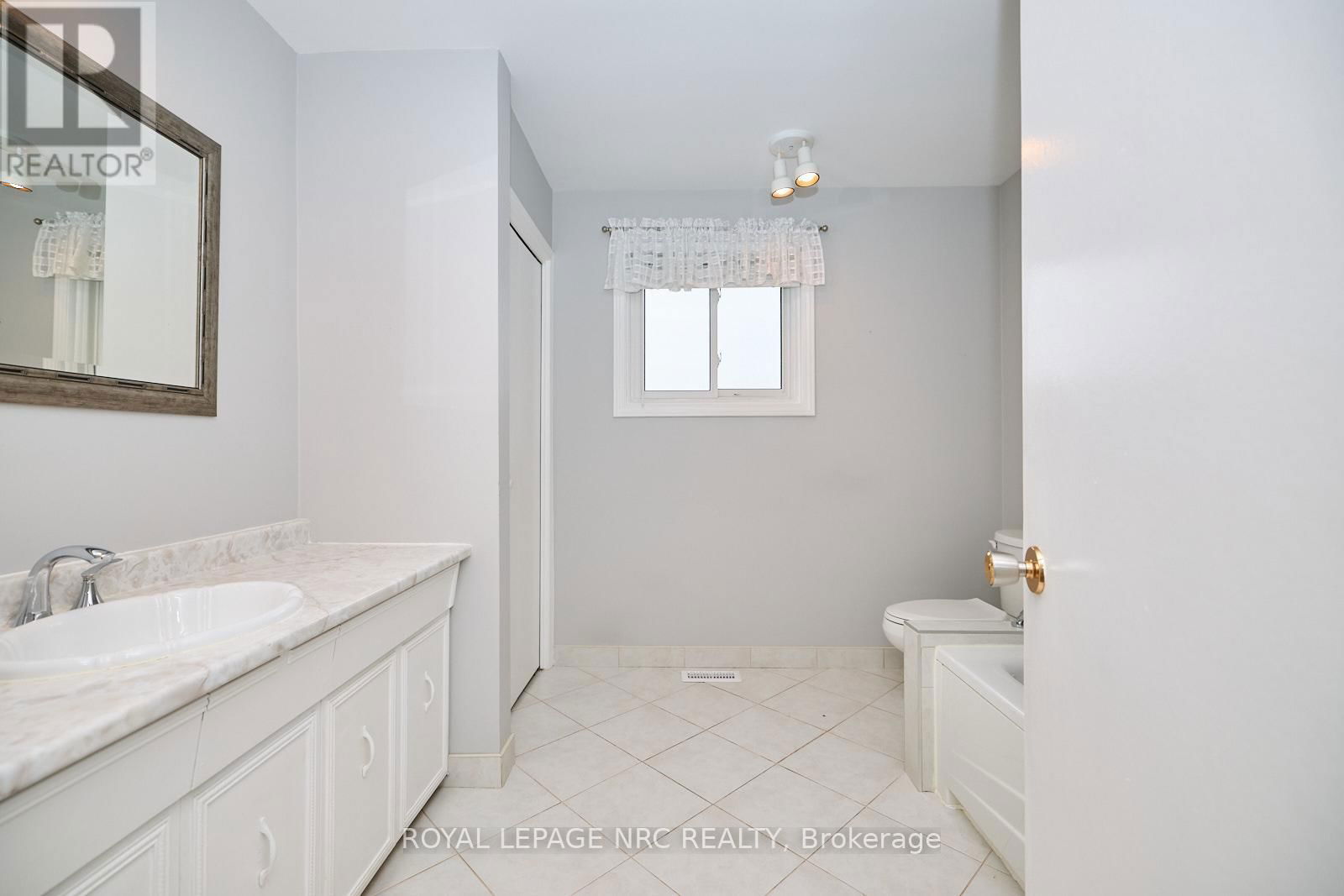 2545 WOODFIELD AVENUE Image 31