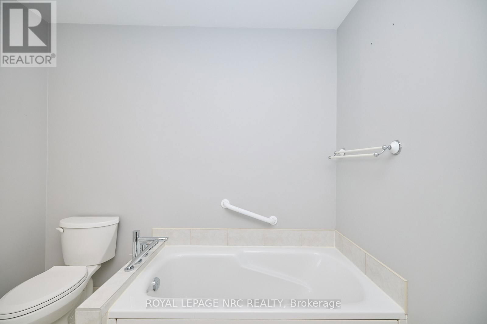 2545 WOODFIELD AVENUE Image 32
