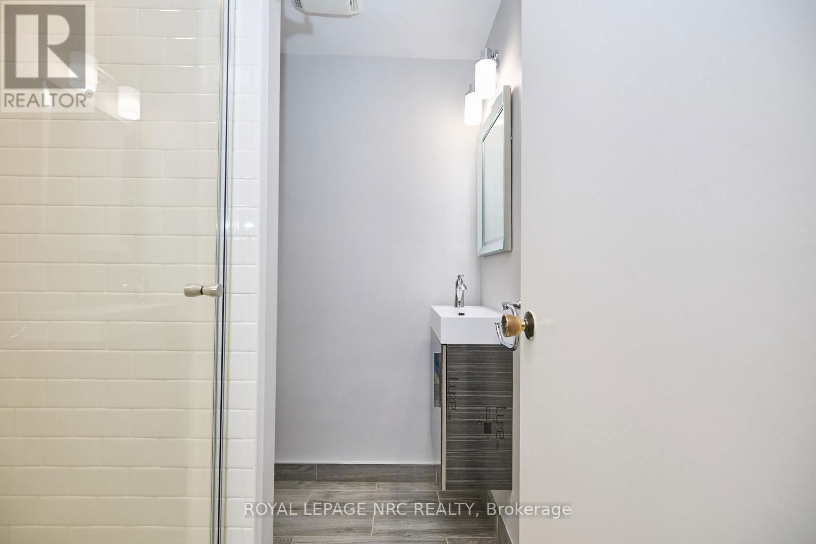 2545 WOODFIELD AVENUE Image 36