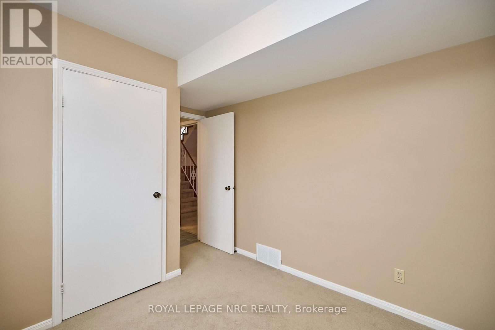 2545 WOODFIELD AVENUE Image 38