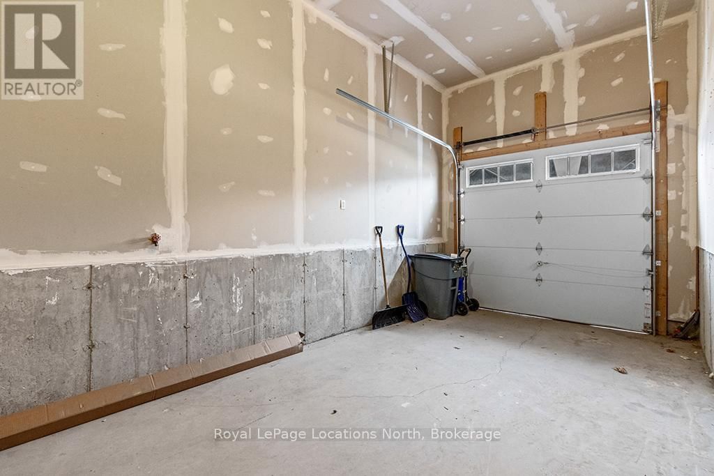 147 YELLOW BIRCH CRESCENT Image 34