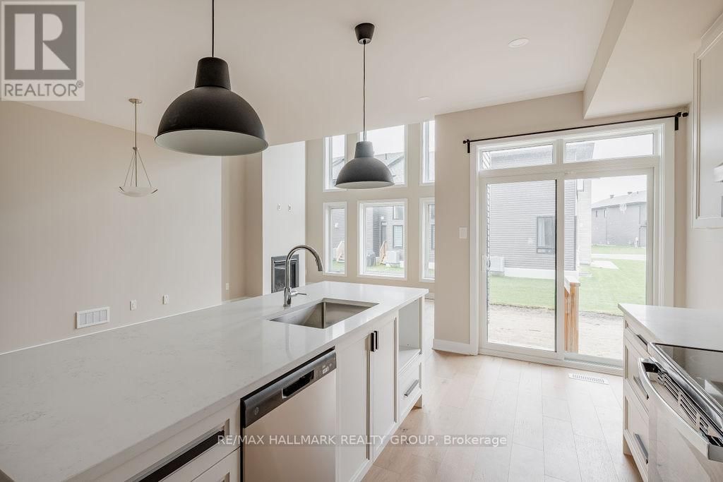 151 BRISTOL CRESCENT Image 10