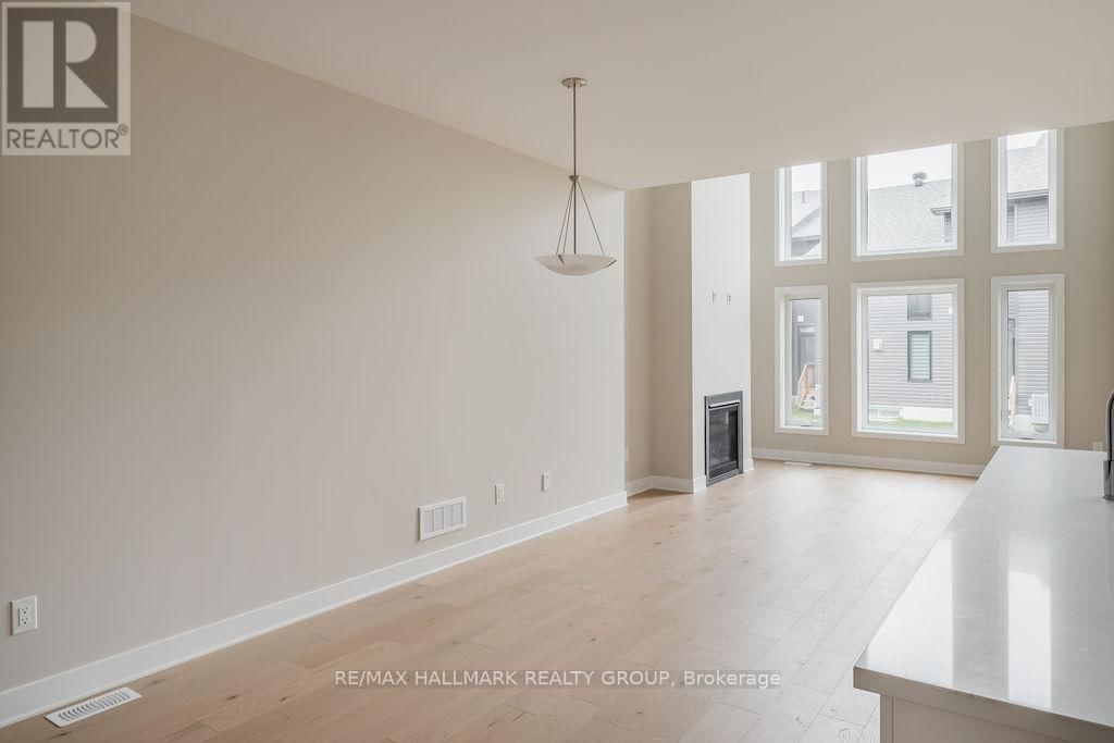 151 BRISTOL CRESCENT Image 16