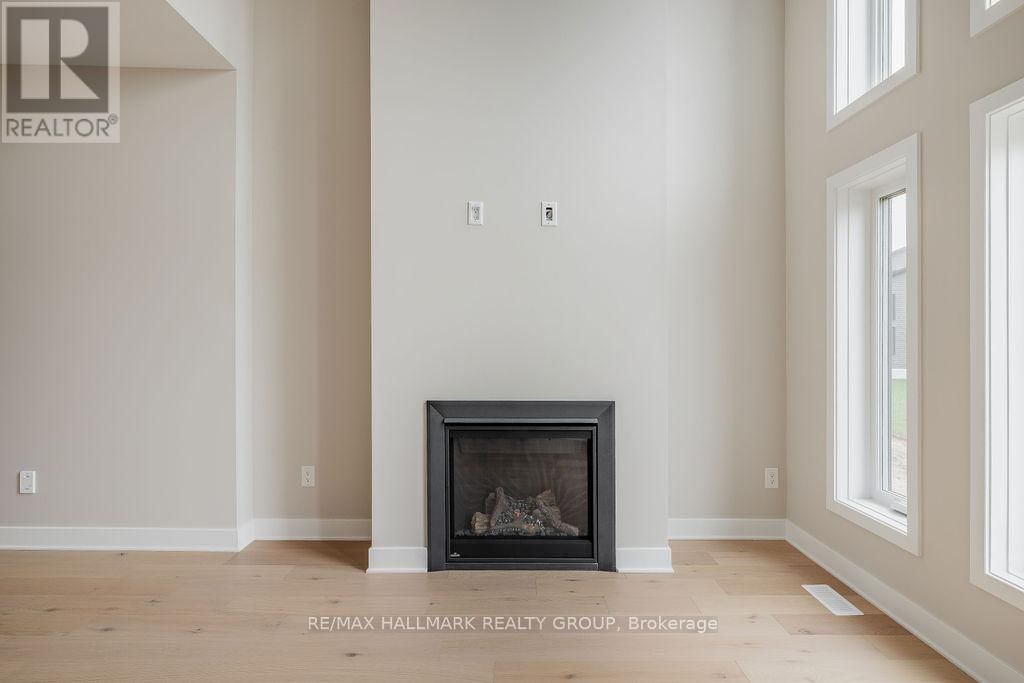 151 BRISTOL CRESCENT Image 18