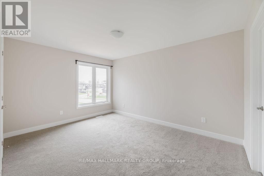 151 BRISTOL CRESCENT Image 22