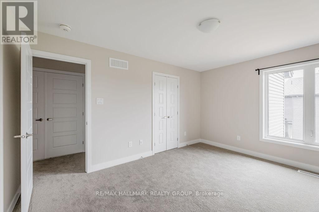 151 BRISTOL CRESCENT Image 23