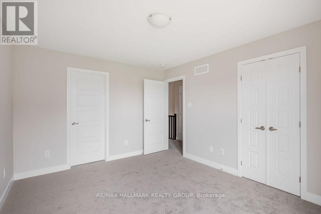 151 BRISTOL CRESCENT Image 24