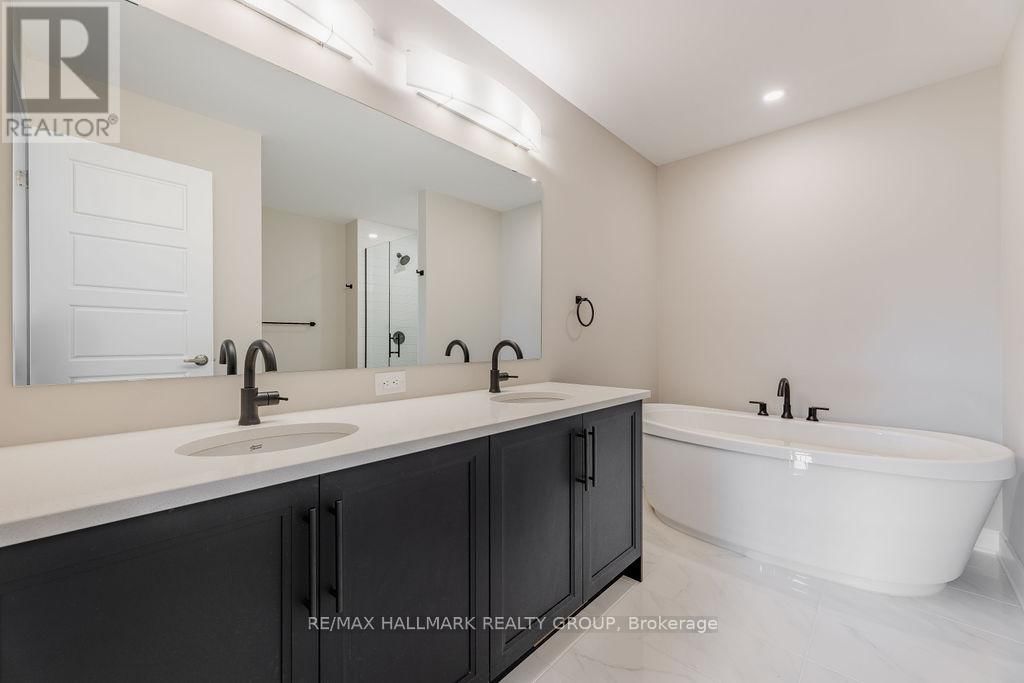 151 BRISTOL CRESCENT Image 26