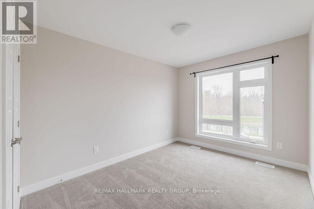 151 BRISTOL CRESCENT Image 29