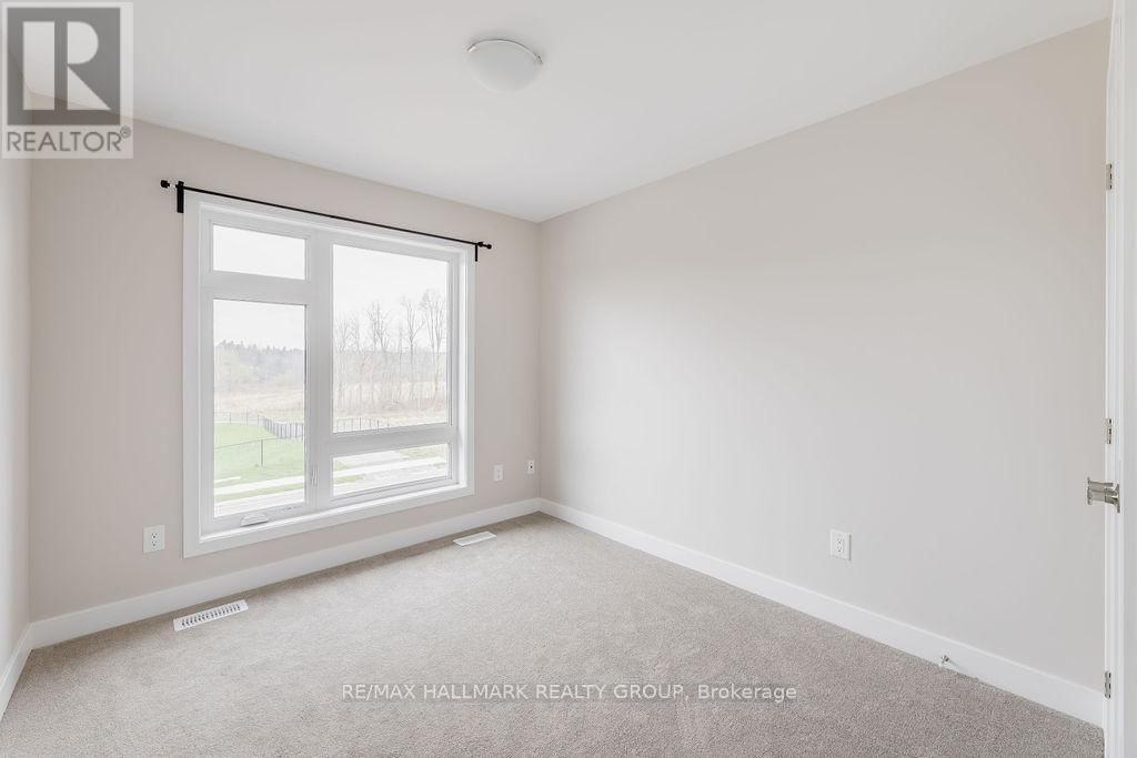 151 BRISTOL CRESCENT Image 32