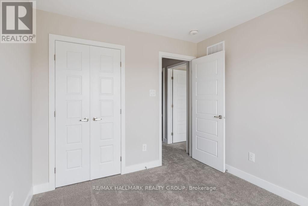 151 BRISTOL CRESCENT Image 33