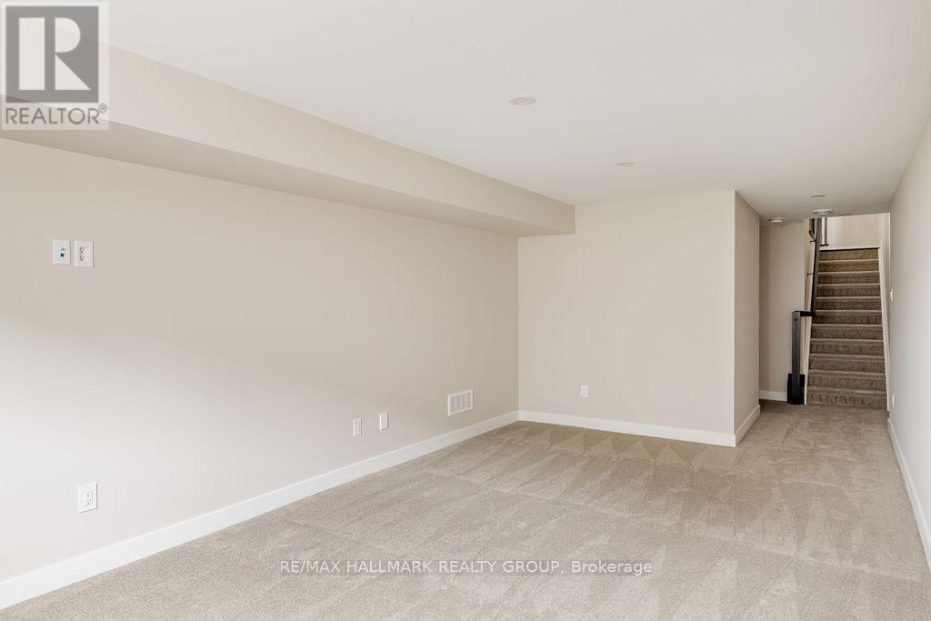 151 BRISTOL CRESCENT Image 36