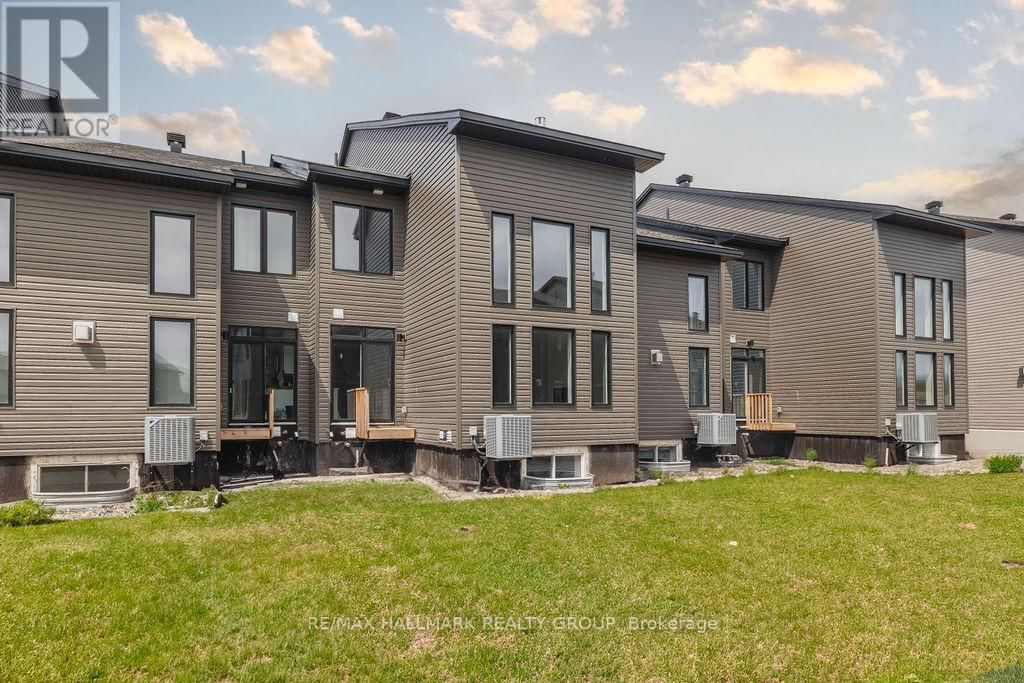 151 BRISTOL CRESCENT Image 38