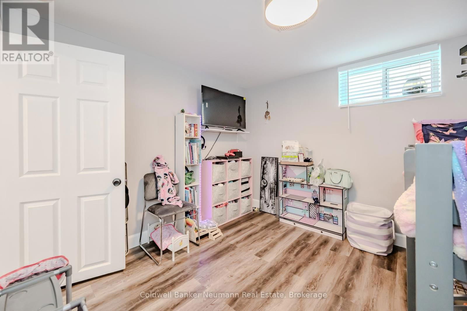 31 SHARON AVENUE Image 22