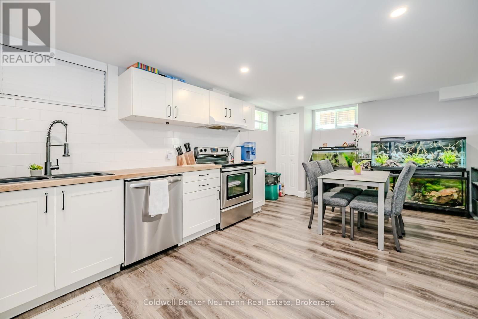 31 SHARON AVENUE Image 24