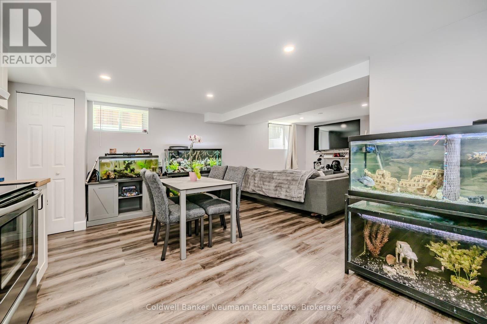 31 SHARON AVENUE Image 25