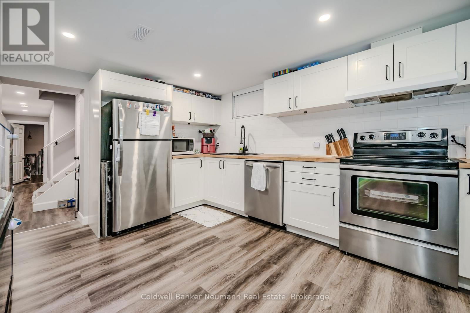 31 SHARON AVENUE Image 26