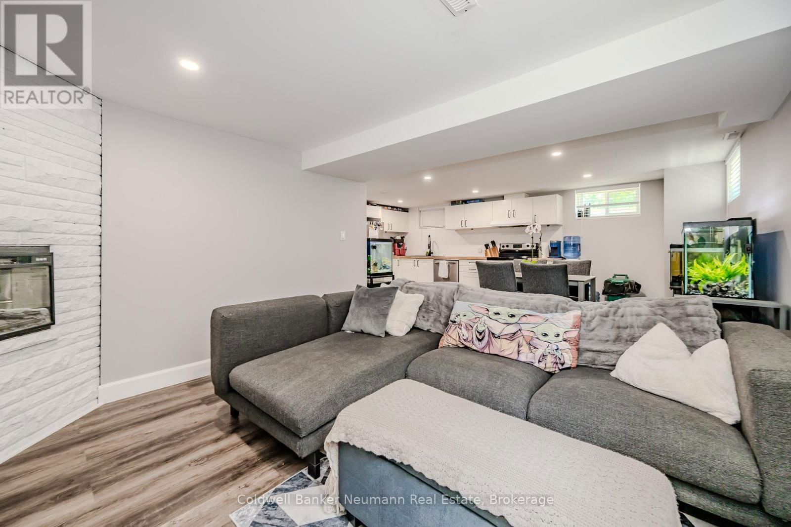31 SHARON AVENUE Image 29