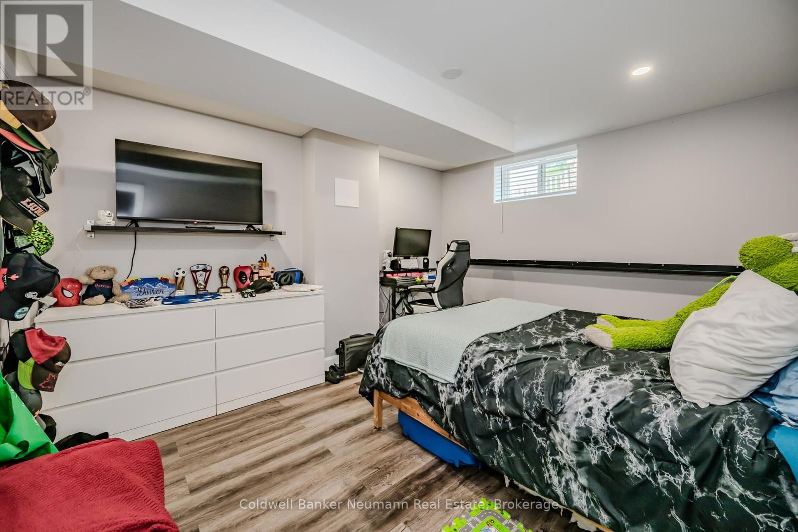 31 SHARON AVENUE Image 34