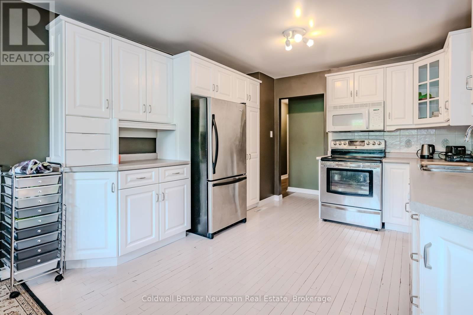 31 SHARON AVENUE Image 9