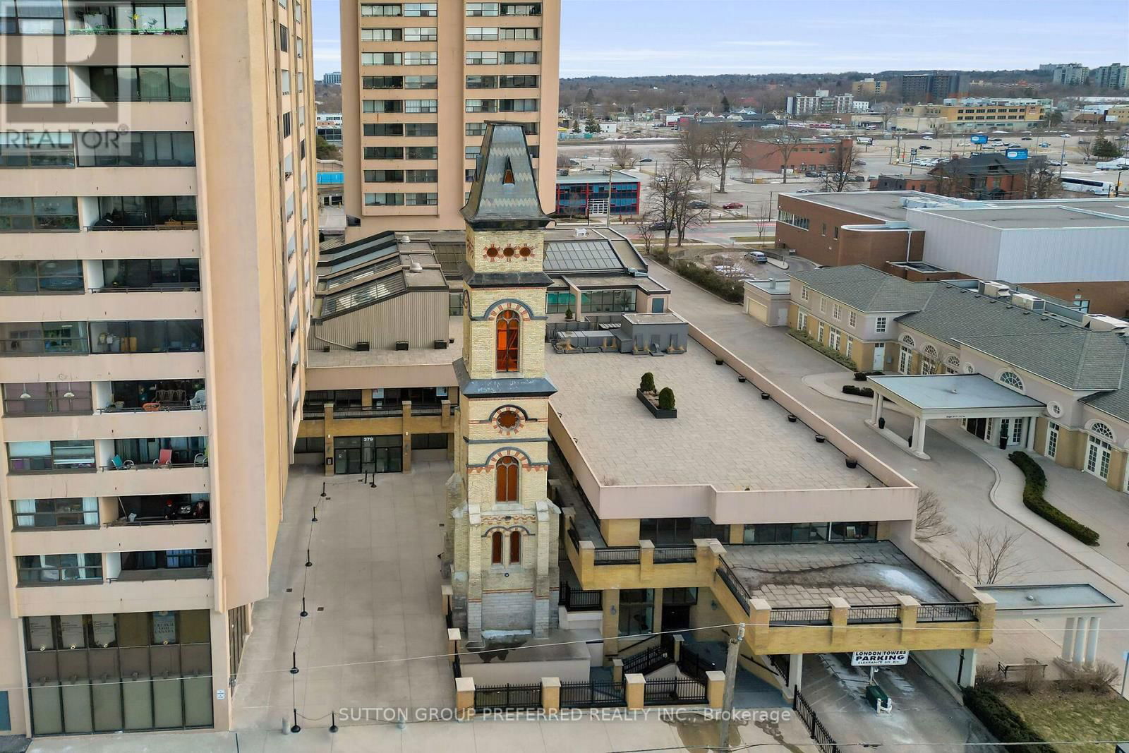 118 - 119 - 379 DUNDAS STREET Image 1