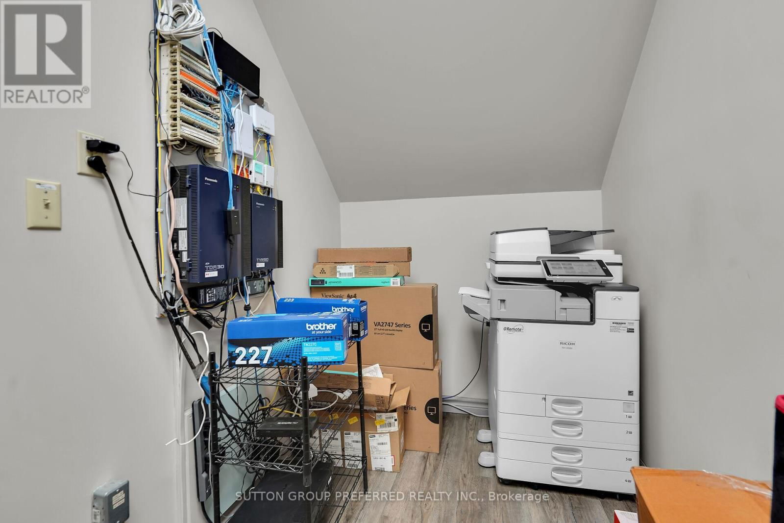 118 - 119 - 379 DUNDAS STREET Image 32
