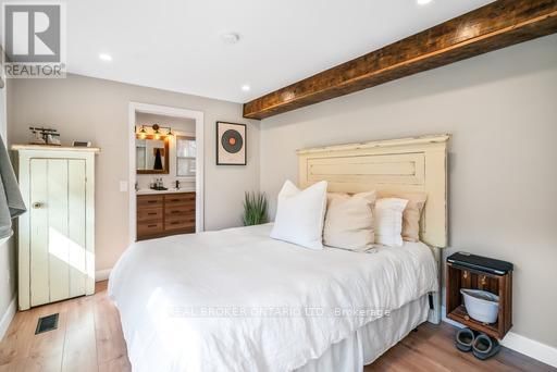 2913 RIDGEMOUNT ROAD Image 15