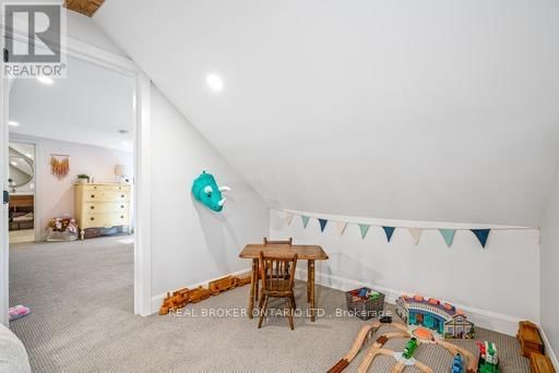 2913 RIDGEMOUNT ROAD Image 18