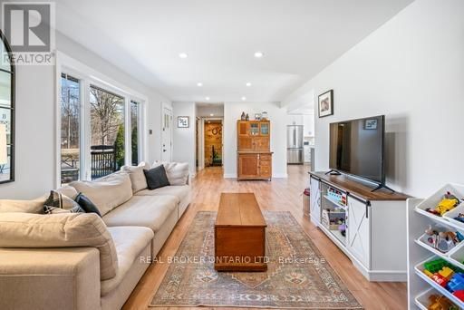 2913 RIDGEMOUNT ROAD Image 7