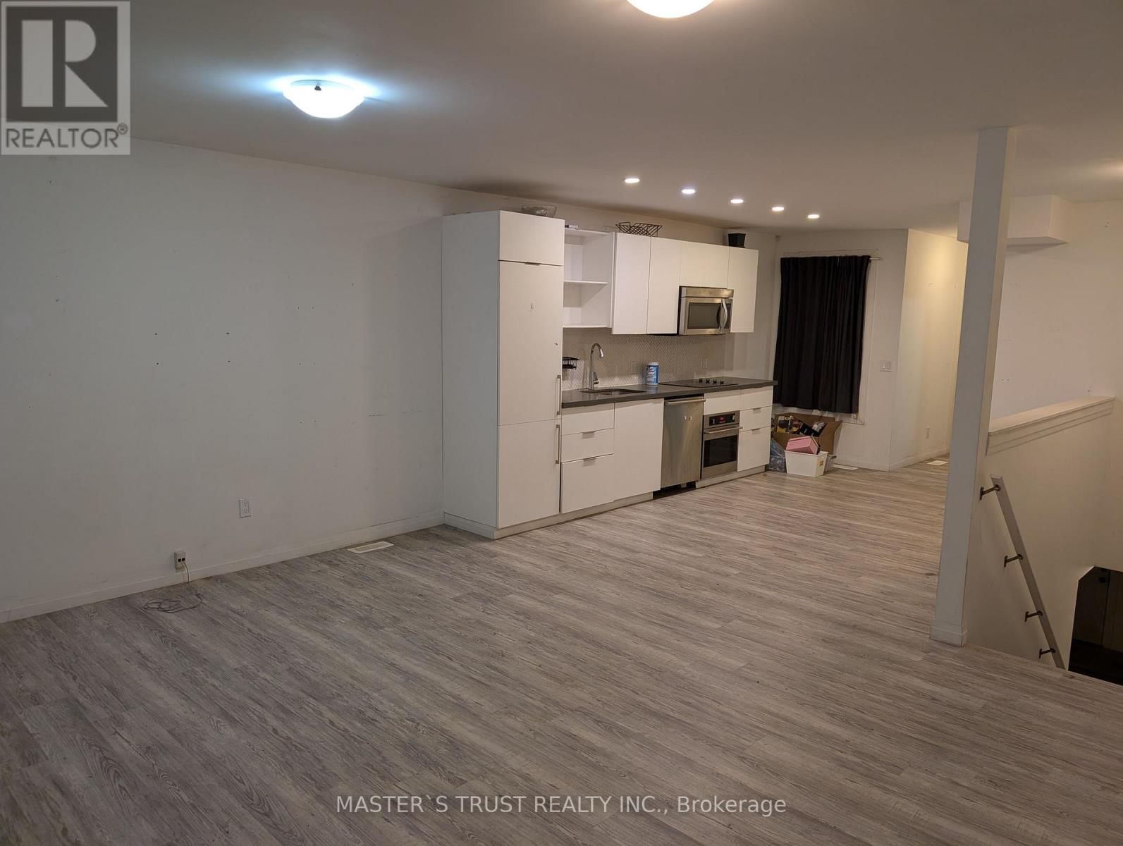 358 JOHN STREET NORTH Image 2