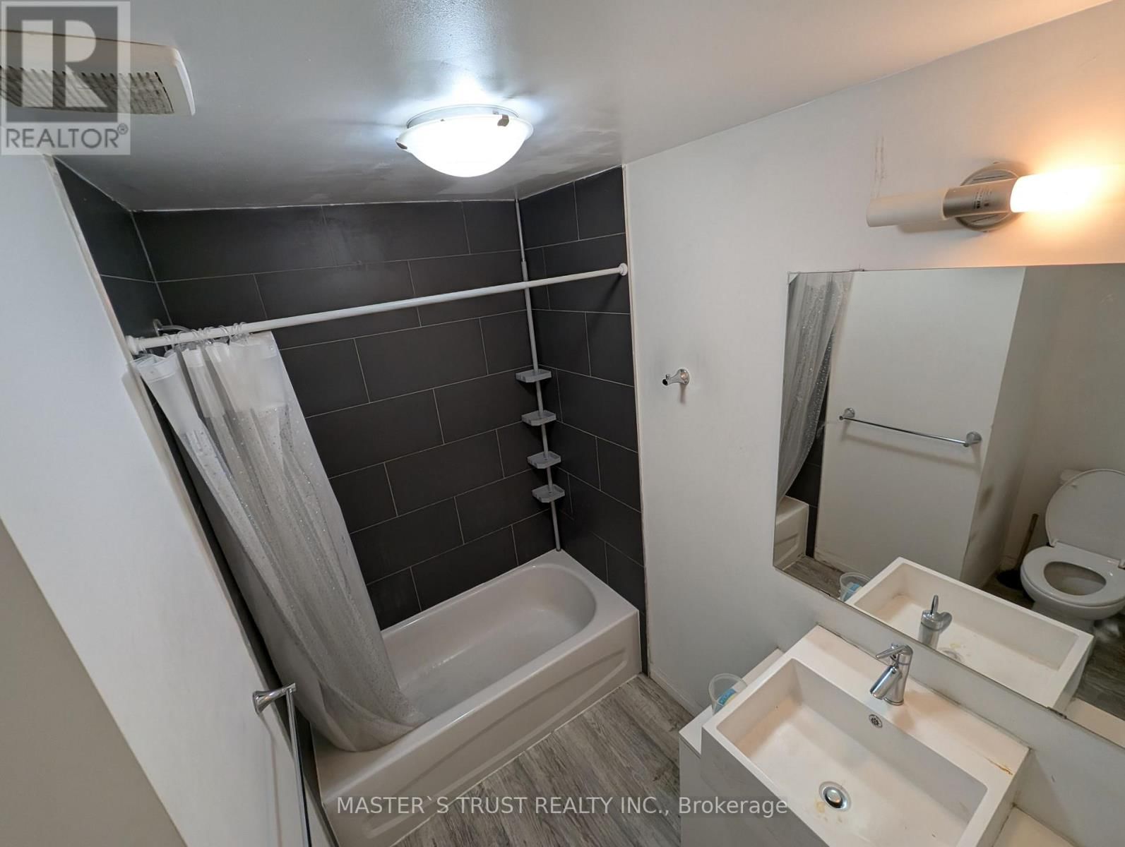 358 JOHN STREET NORTH Image 5