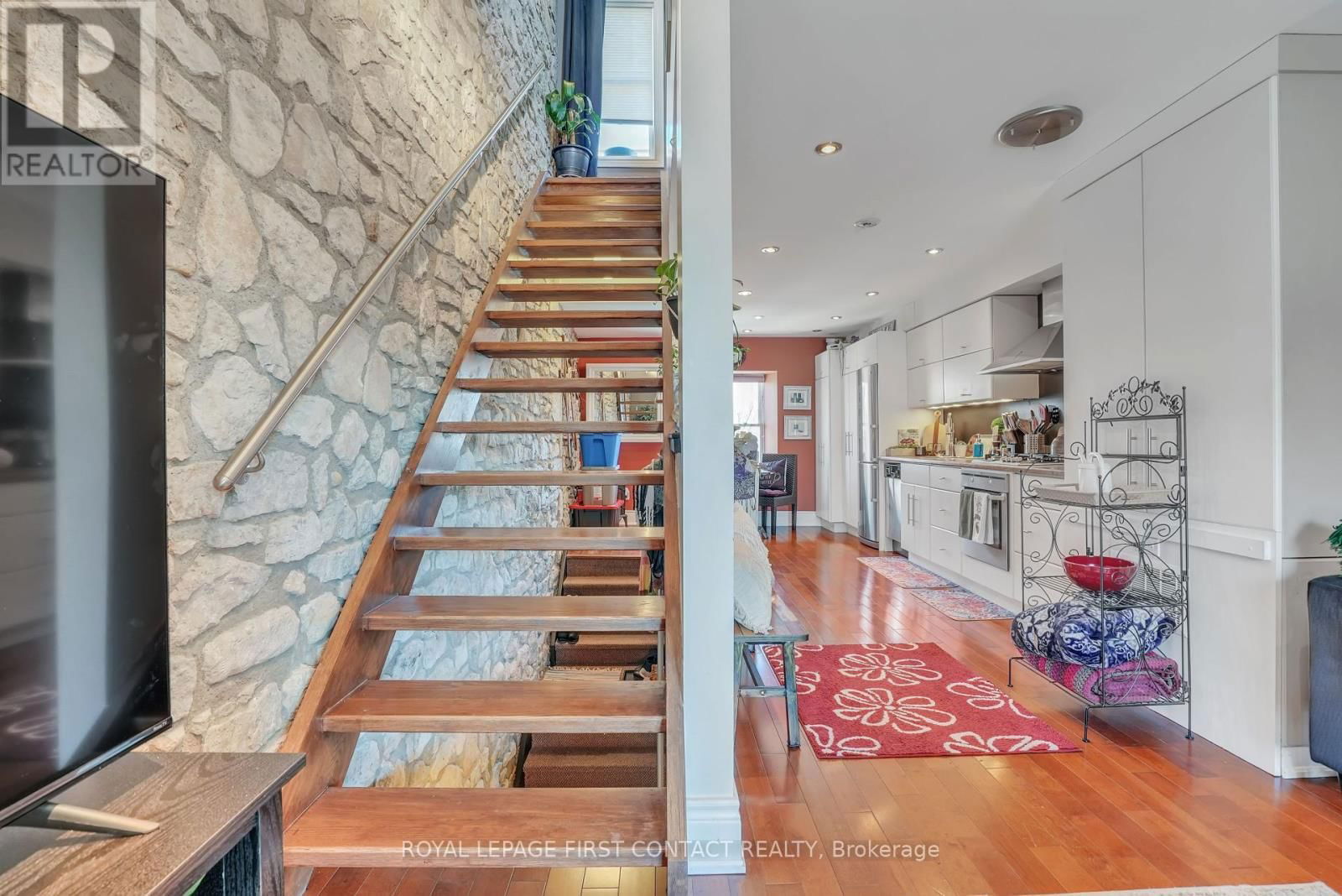 130 ST DAVID STREET SOUTH Image 32