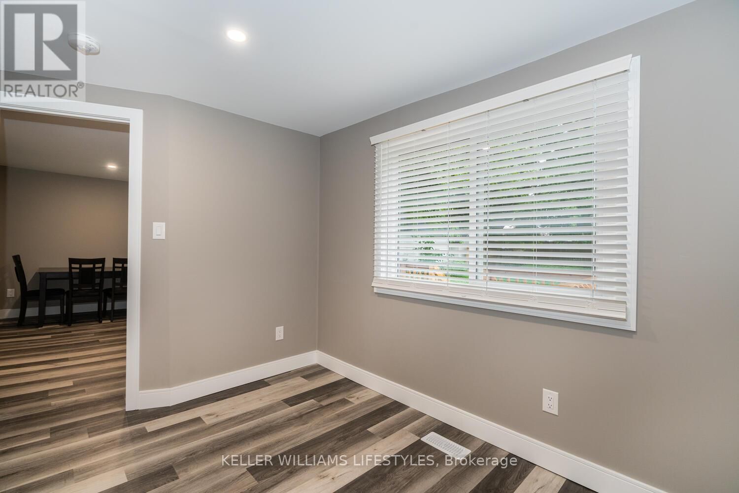 74 STUART STREET Image 14